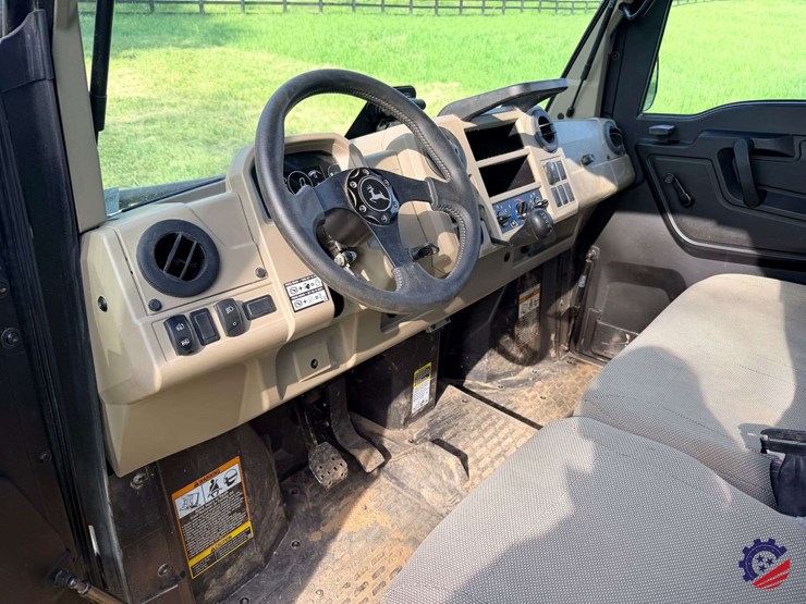 2023-john-deere-gator-xuv-835r-image-30