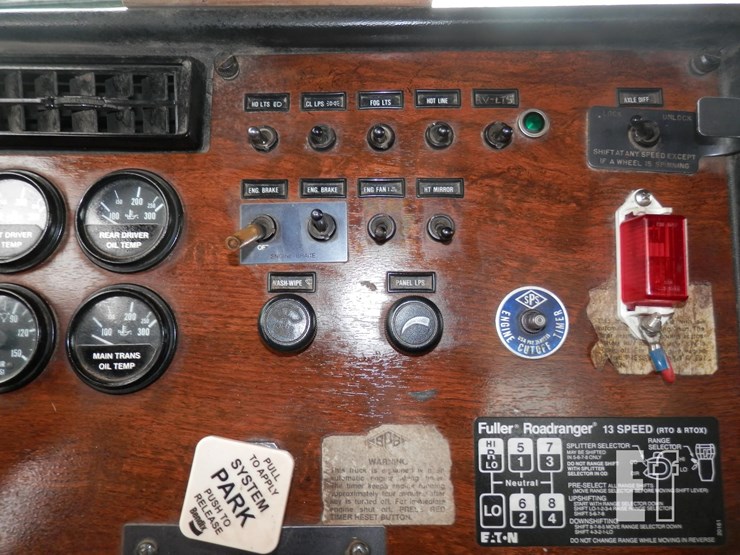 1988-peterbilt-357-image-18