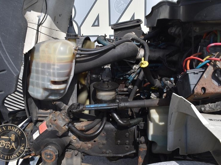 2005-international-durastar-4300-image-23