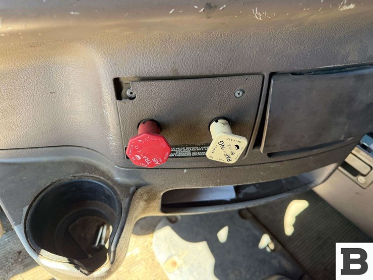 2008-peterbilt-387-image-45