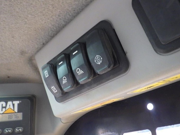 2020-caterpillar-226d3-image-33