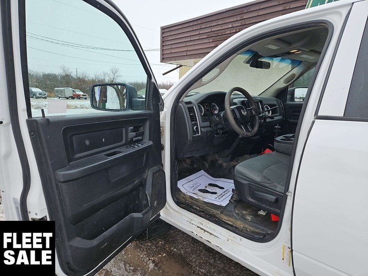 2019-ram-1500-classic-image-17