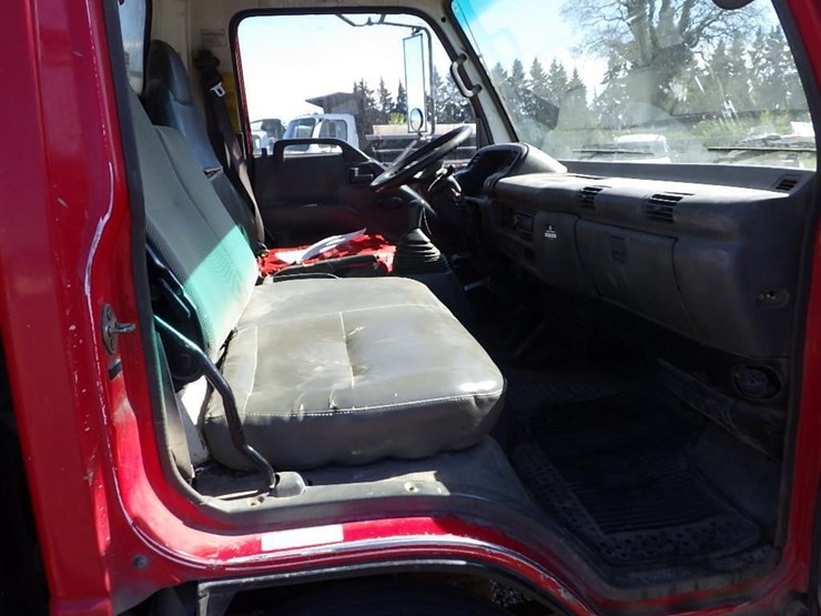 2004-isuzu-nqr-image-17