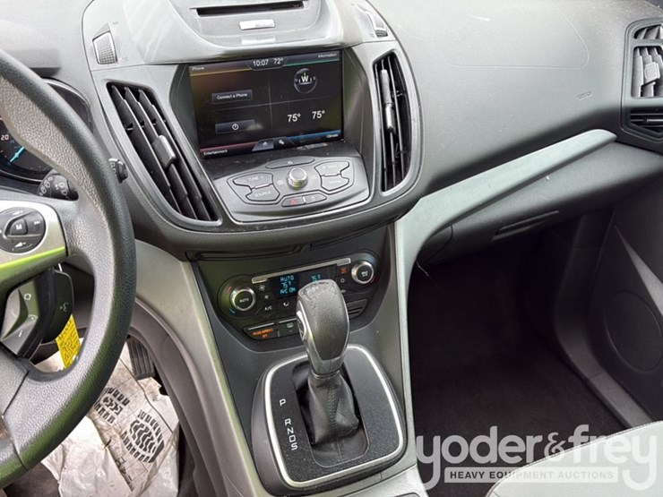 2014-ford-escape-image-40