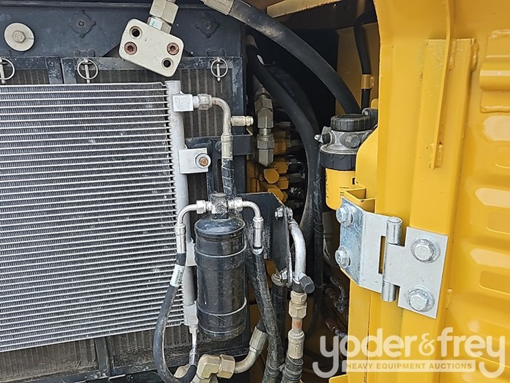 2018-caterpillar-305.5-image-26