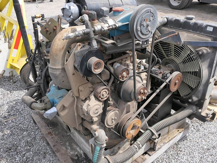 2000-john-deere-4045t-image-2