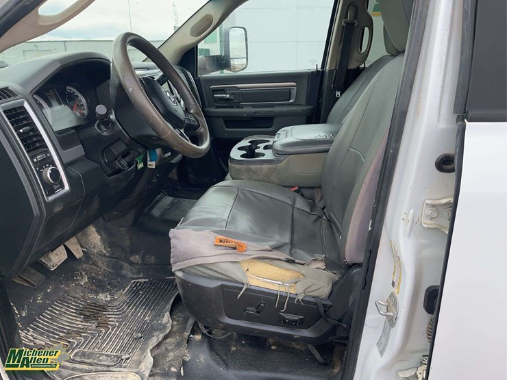 2015-dodge-3500-image-13