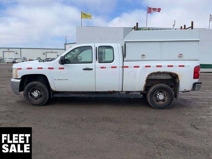 2008-chevrolet-silverado-2500hd-image-2