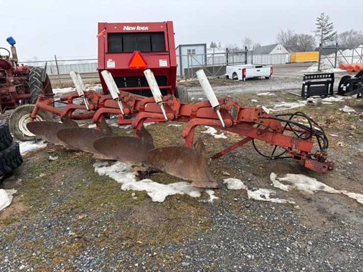 international-710-image-2