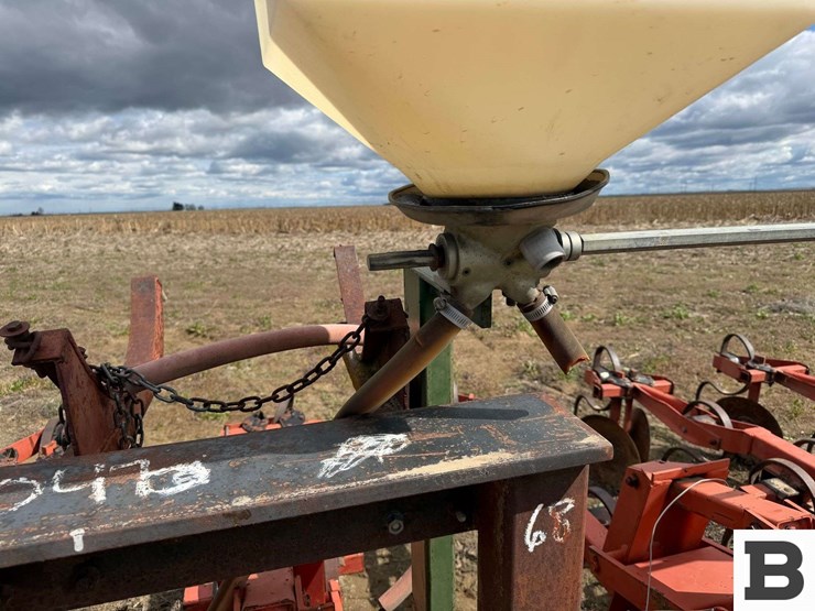 6-row-s-tine-cultivator-image-11