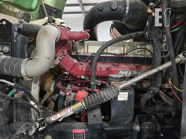 2017-mack-pinnacle-cxu613-image-19