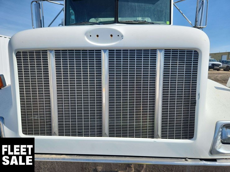 2004-peterbilt-330-image-46