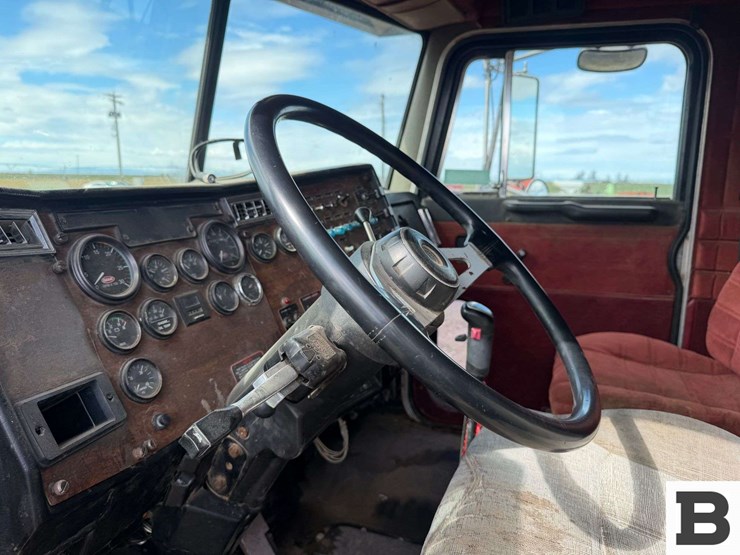 1995-peterbilt-378-image-43