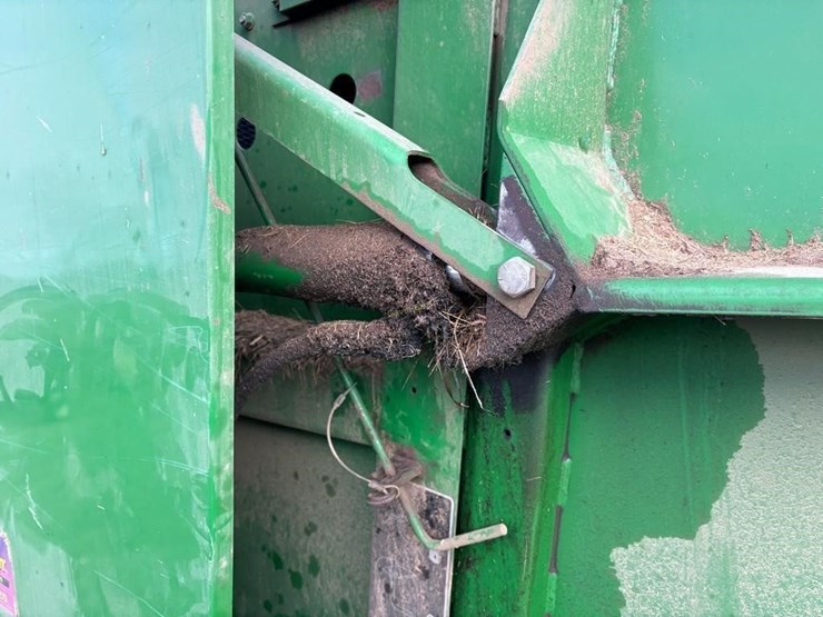 john-deere-335-image-9