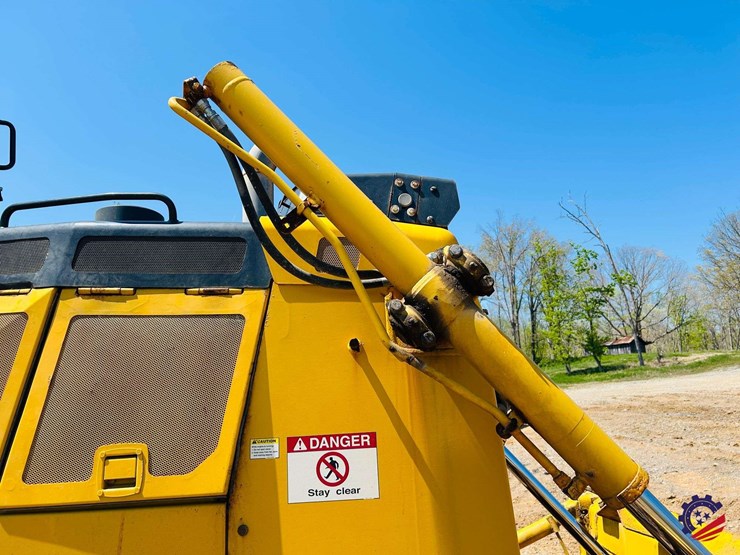 2023-komatsu-d65px-18-image-31