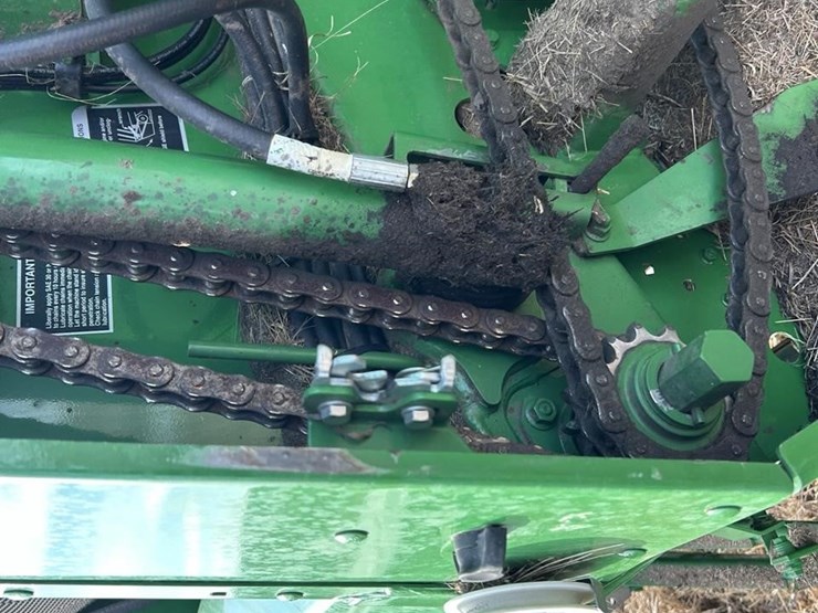 2019-john-deere-560m-image-39