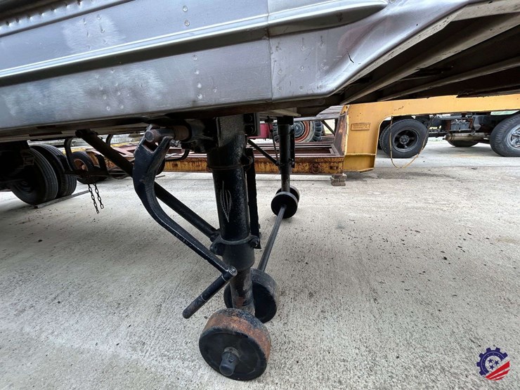 antique-bullnose-28ft-s/a-pup-trailer-image-52