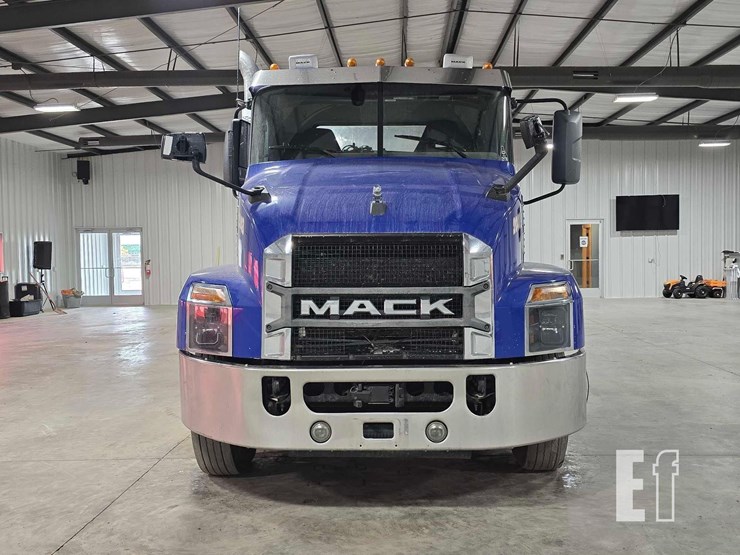2020-mack-anthem-62t-image-7