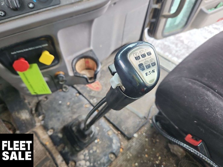 2015-peterbilt-367-image-16