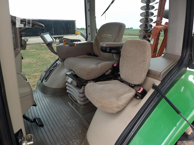 2012-john-deere-8235r-image-21