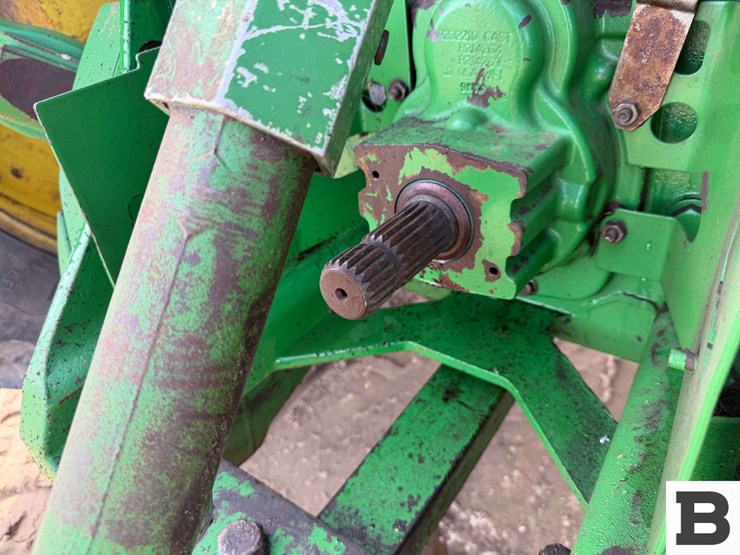 2014-john-deere-8295r-image-33