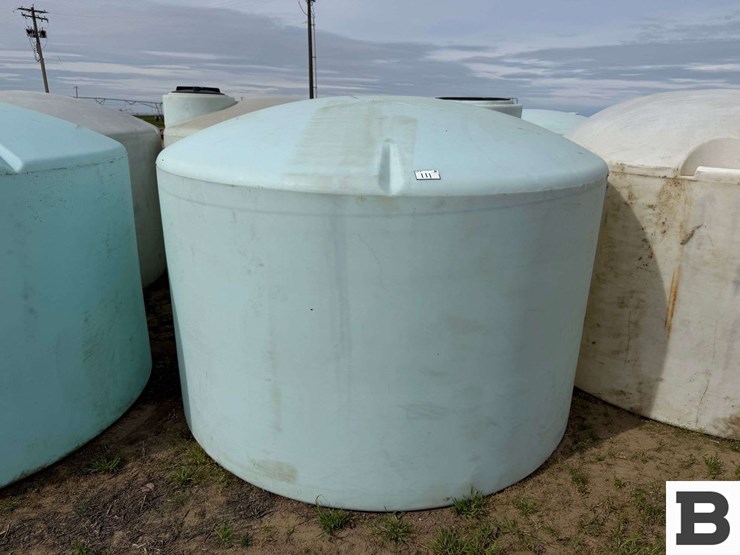 1550-gallon-round-poly-fertilizer-tank-image-1