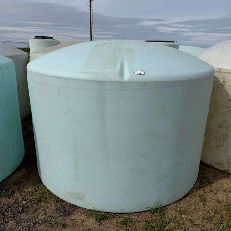 1550 Gallon Round Poly Fertilizer Tank