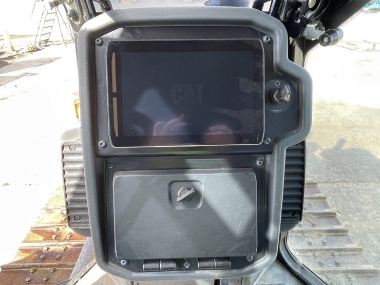 2021-caterpillar-d2-image-32