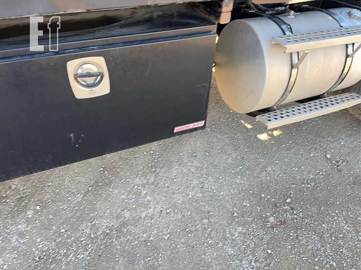 2002-kenworth-t800-image-18