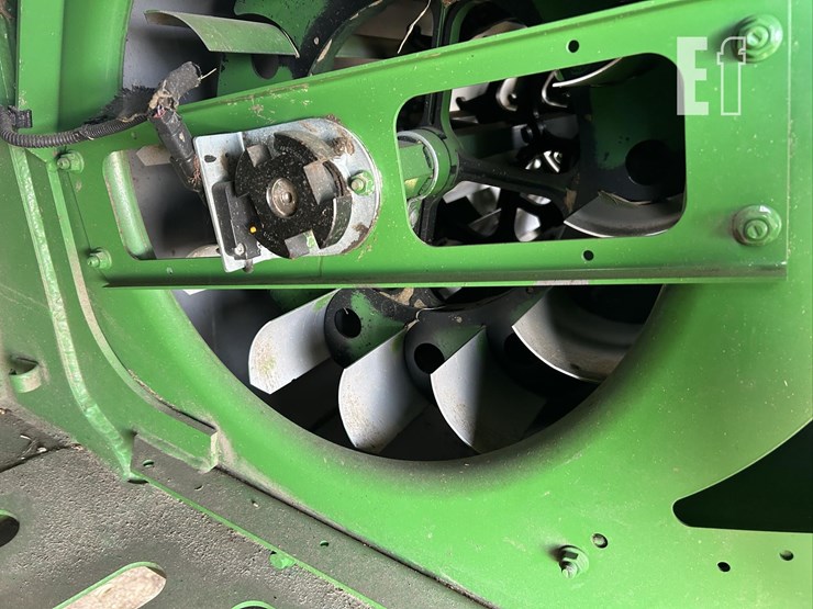 2012-john-deere-s690-image-16