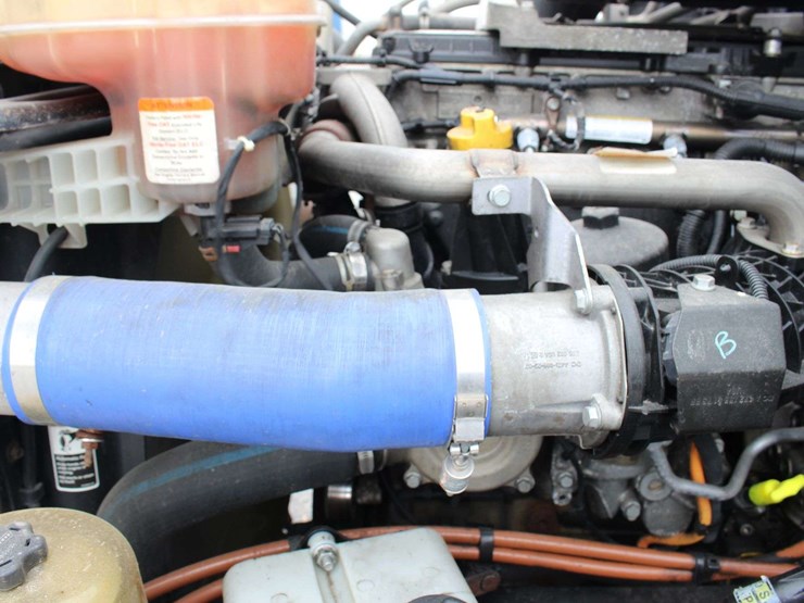 2019-freightliner-cascadia-126-image-17