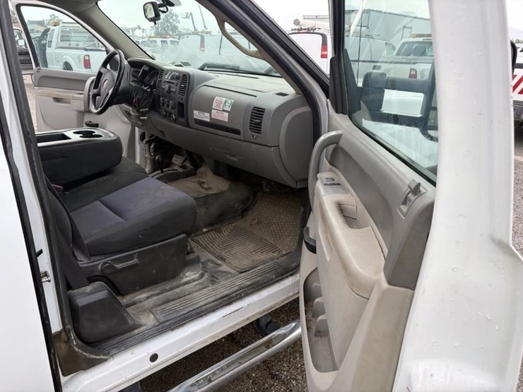 2012-gmc-sierra-2500-image-9