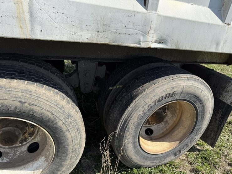 2002-great-lakes/gruetts-36’-silage-trailer-image-13