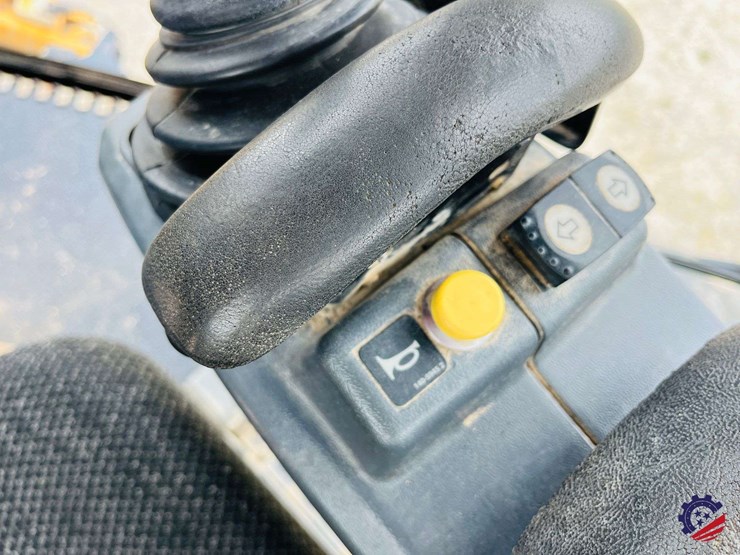 2010-caterpillar-120m-image-143