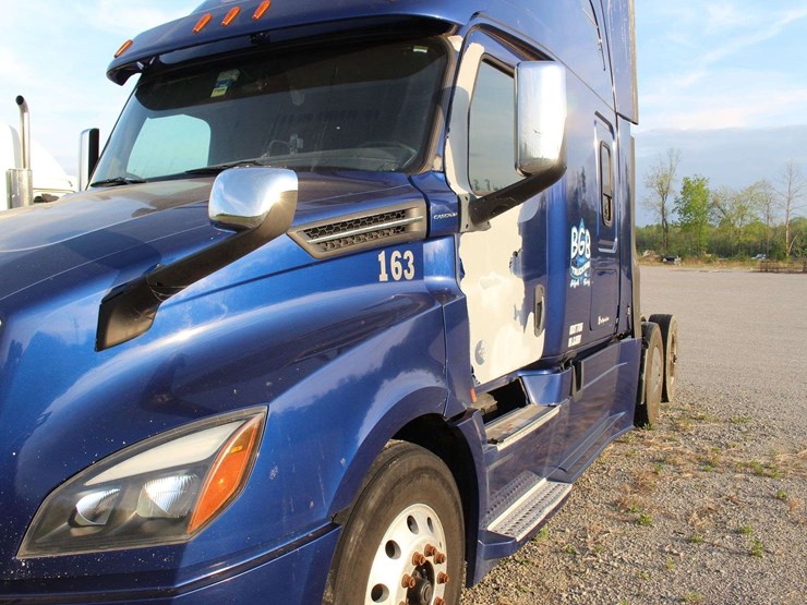 2018-freightliner-cascadia-126-image-49