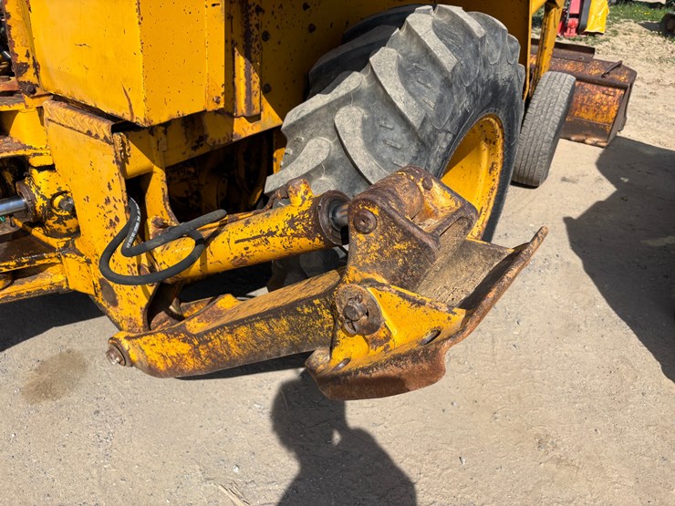 john-deere-310-image-11