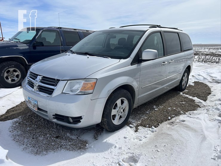 2010-dodge-grand-caravan-sxt-image-1