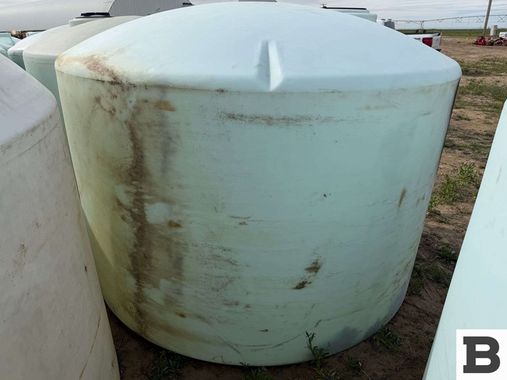 1550-gallon-round-poly-fertilizer-tank-image-5