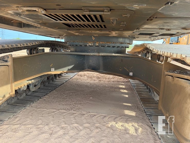 2017-hyundai-hx300l-image-14