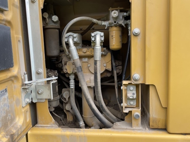 2013-caterpillar-320e-image-25