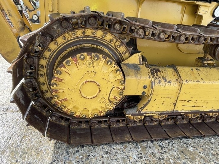 2021-caterpillar-d2-image-19