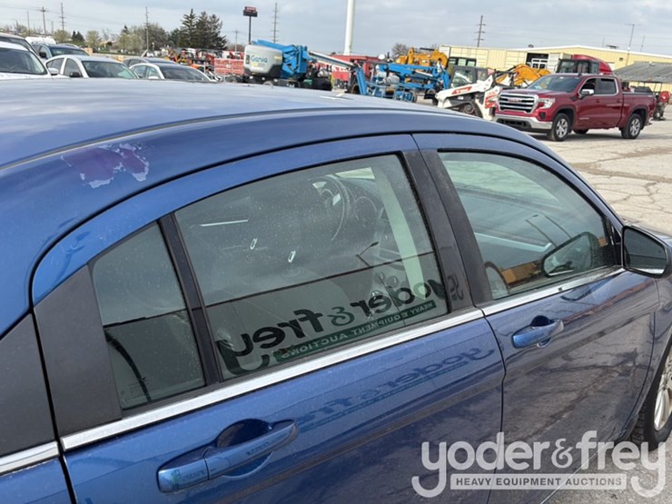 2010-chrysler-sebring-image-24