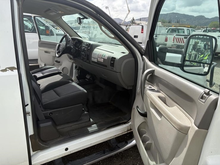 2012-gmc-sierra-2500-image-9