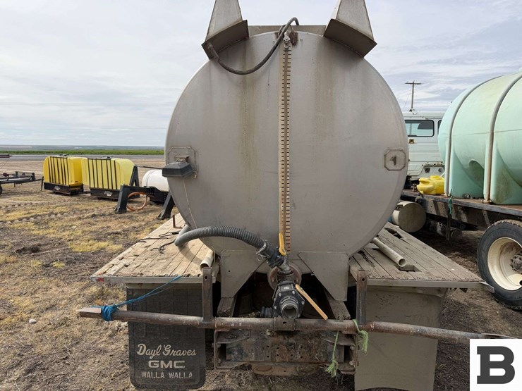 freightliner-tank-truck---non-running-truck-image-10
