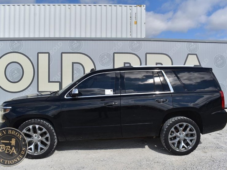 2015-chevrolet-tahoe-ltz-image-2