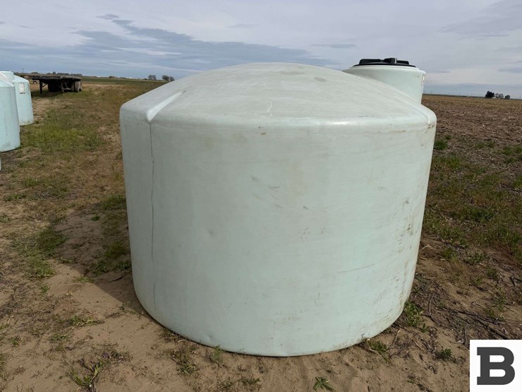 1550-gallon-round-poly-fertilizer-tank-image-1