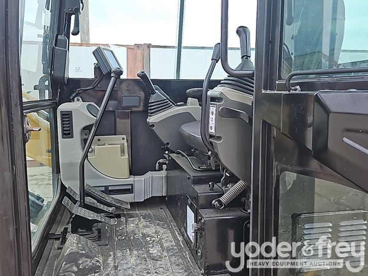 2018-caterpillar-305.5-image-10