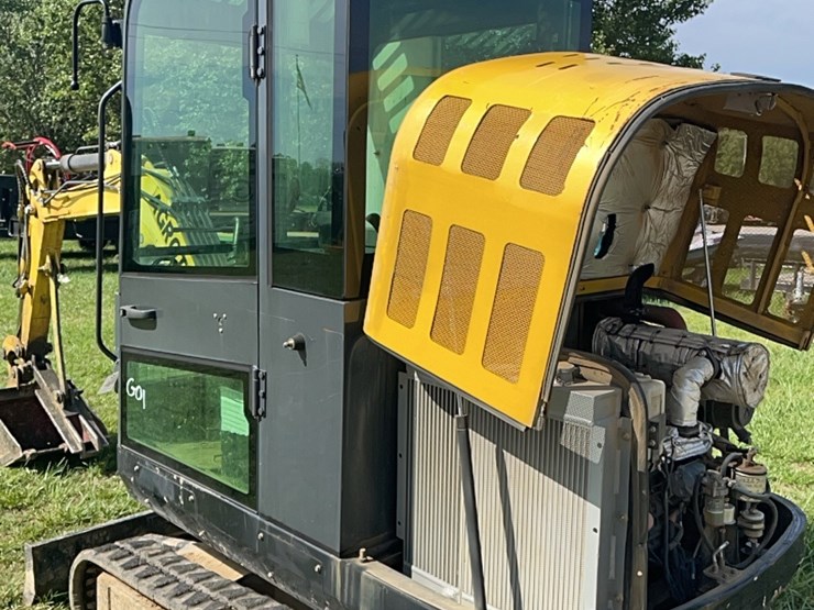 agrotk-r35-mini-excavator-346-hours-kubota-engine-image-13