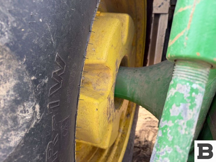 2011-john-deere-8310r-image-25