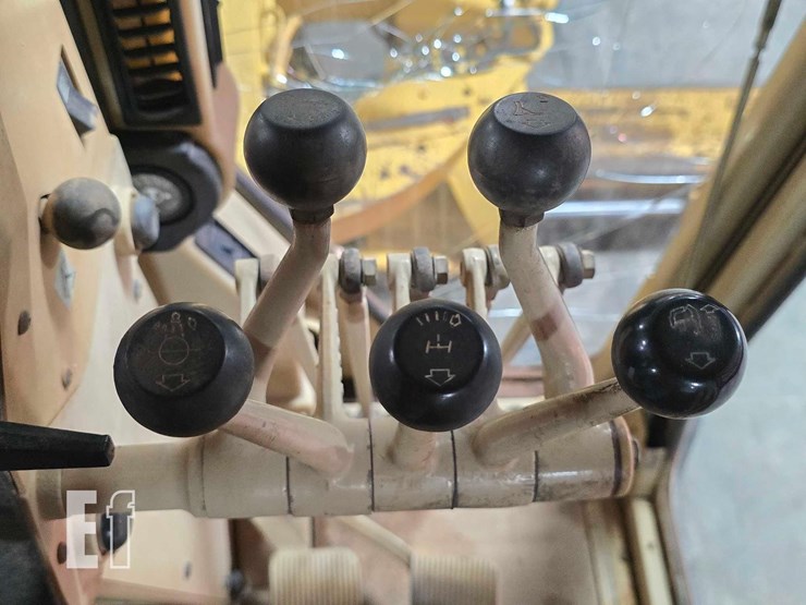 2005-caterpillar-140h-image-18